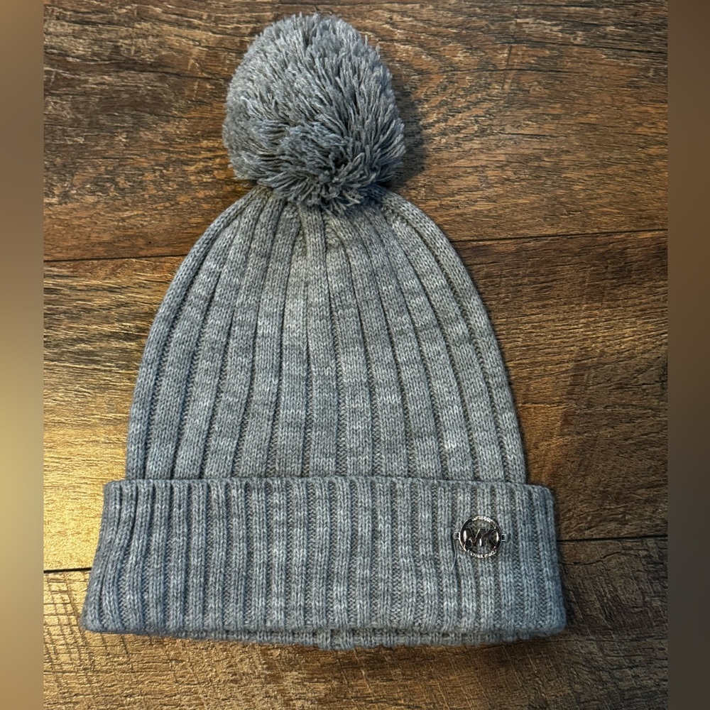 Michael Kors Gray Ribbed Knit Beanie with Pom Pom NWOT
